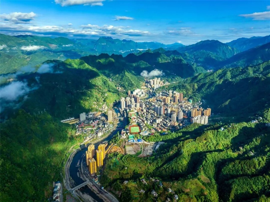 中共城口县委 城口县人民政府 二Ο二六年新年贺词