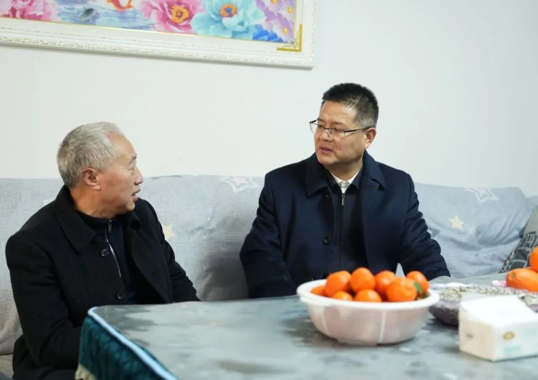 滕远东走访慰问战时二等功臣、县内专家人才