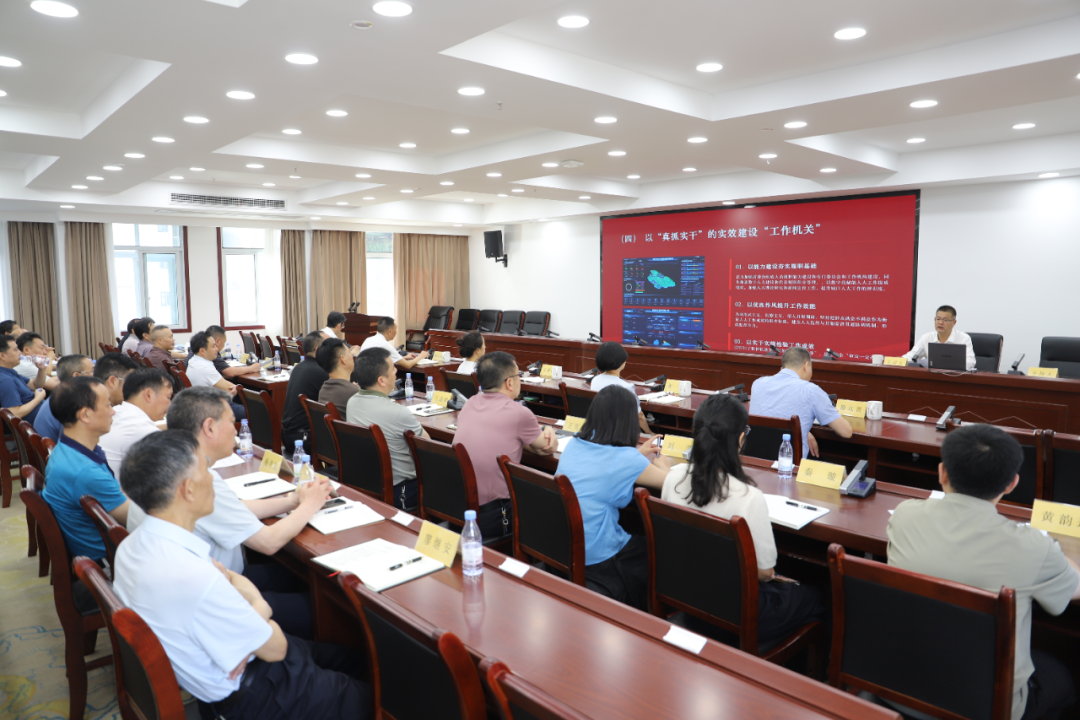滕远东为县人大常委会机关全体党员讲授专题党课